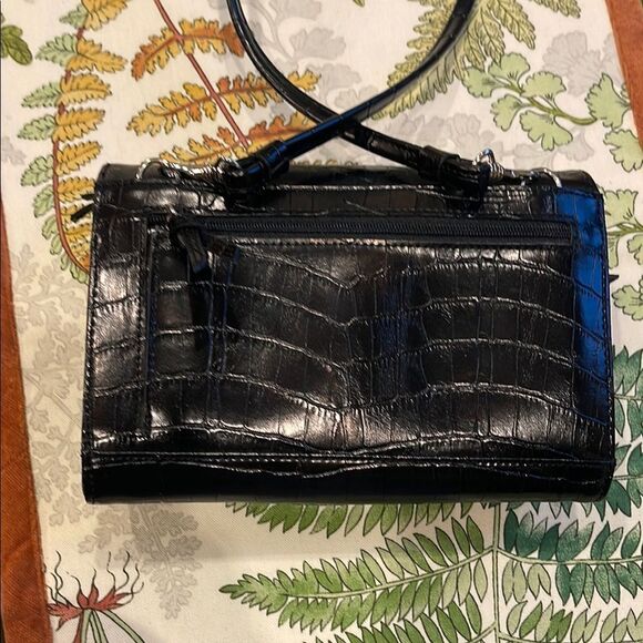 Sleek Black Crossbody Bag with Textured Leather - Picture 7 of 8